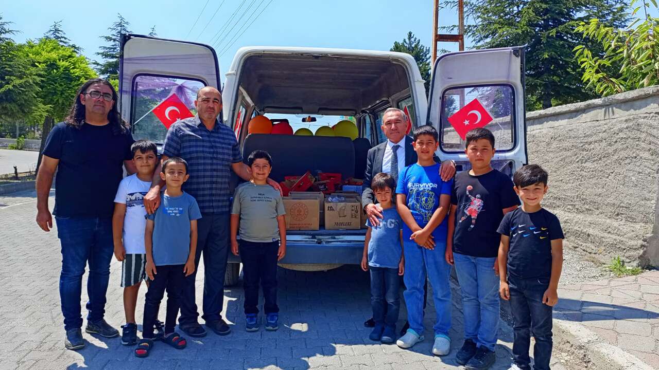 Yozgat’ta yok böyle çerçi: 28 köyü gezdi 683 öğrenciye ulaştı!