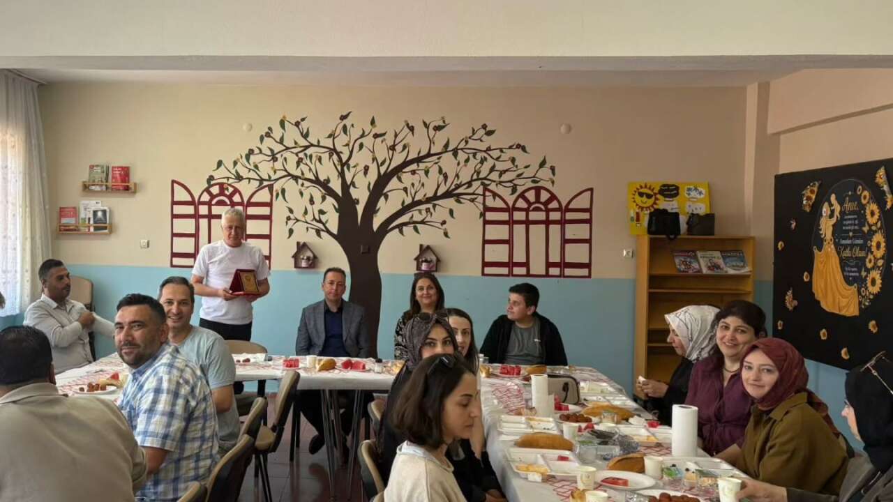 Yozgat’ta Öğretmenlerden Vefa Dolu Yıl Sonu Buluşması