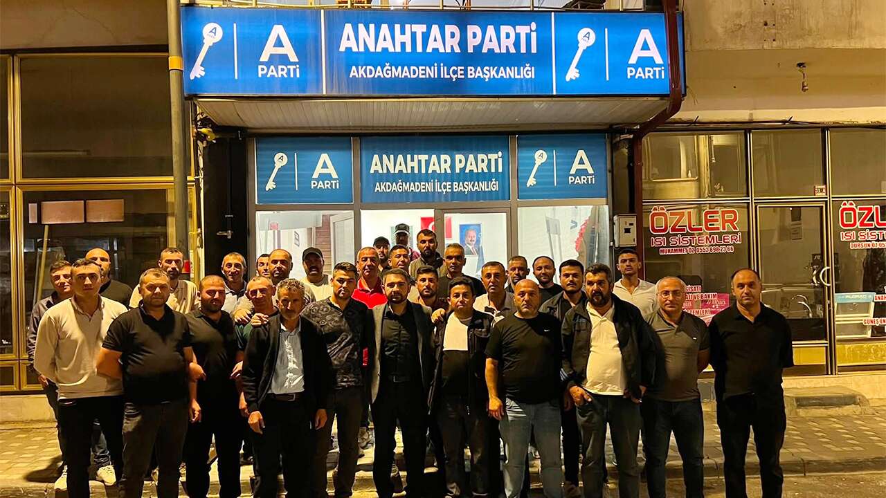 Akdağmadeni’nde Maden İşçilerinden Anahtar Parti’ye Teşekkür Ziyareti