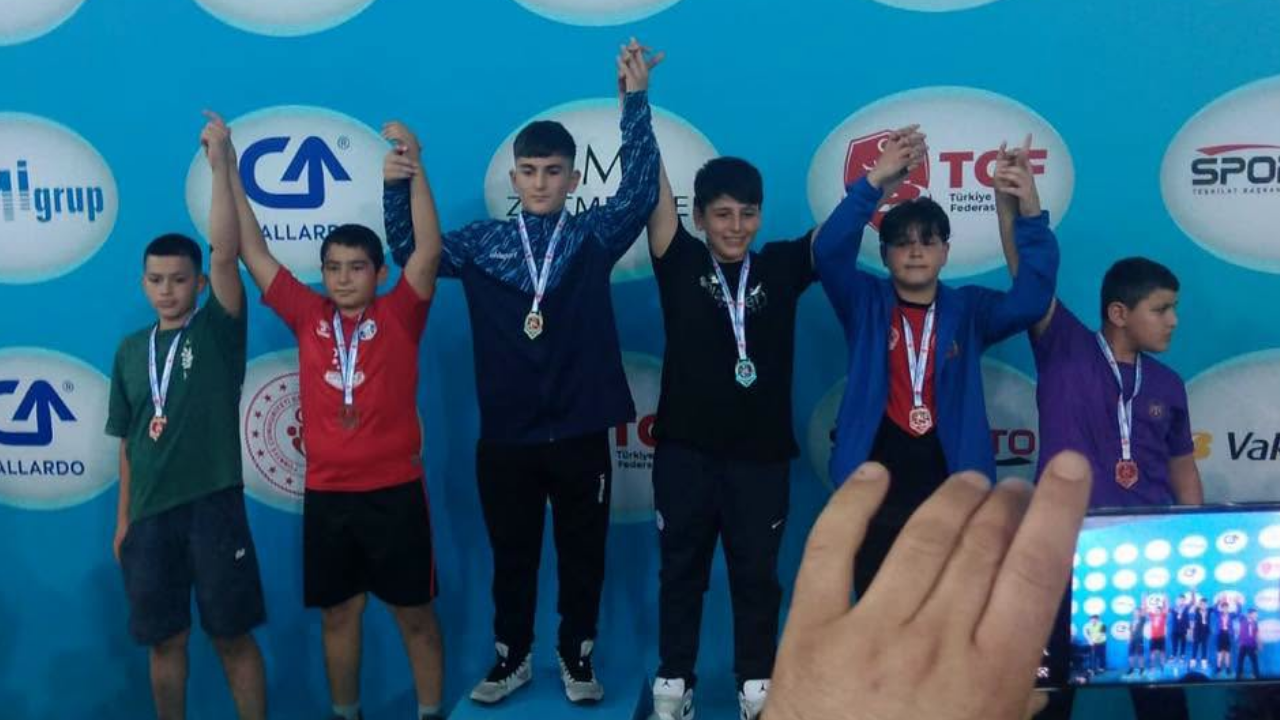 Yozgatlı Güreşçi Tarih Yazdı! Rakiplerine Puan Vermeden Türkiye Şampiyonu Oldu