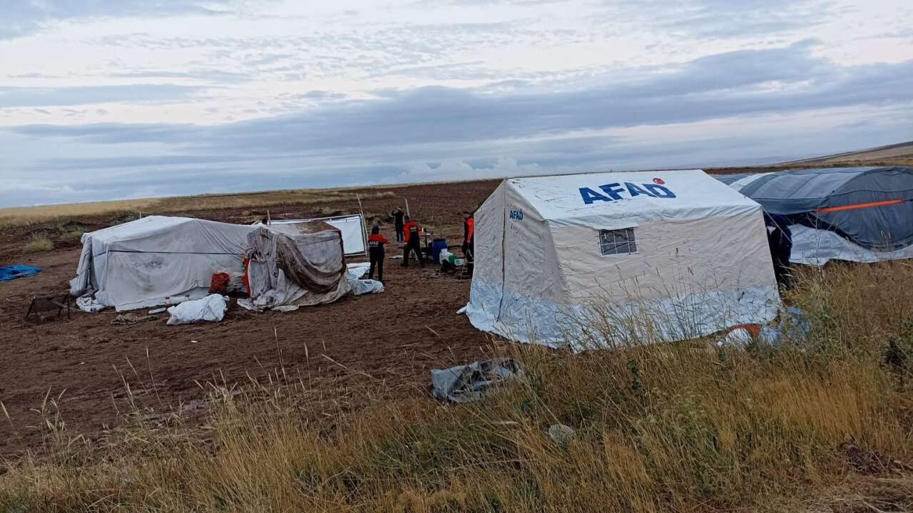 Yozgat’ta Şiddetli Yağış Tarım İşçilerini Vurdu