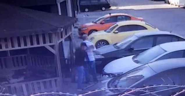 (Özel) Servis aracını beklerken dehşeti yaşadı
