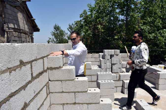 Çamlık Gazetesi duyurmuştu: Cihanpaşa'da yaşlı çiftin evi yükseliyor..