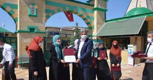 Yozgat’ta eğitimlerini tamamlayan 21 öğrenciye hafızlık belgeleri verildi