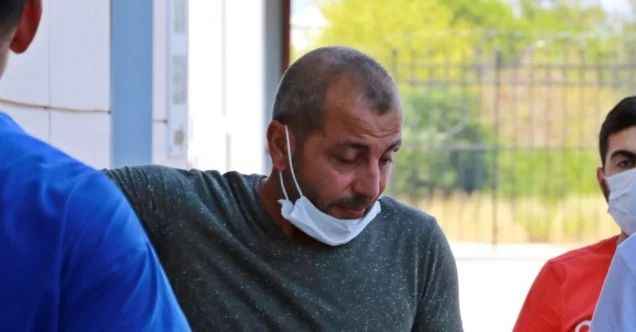 8 yaşındaki oğlu ağabeyi tarafından öldürülen babanın çaresiz duruşu yürekleri burktu