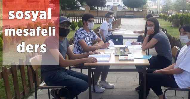 Yozgat'ta Asırlık lise gölgesinde sosyal mesafeli ders