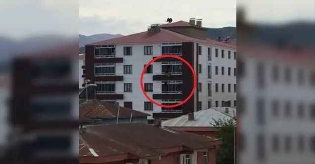 Bingöl’de genç kızın 4’üncü kattan düşme anı kamerada