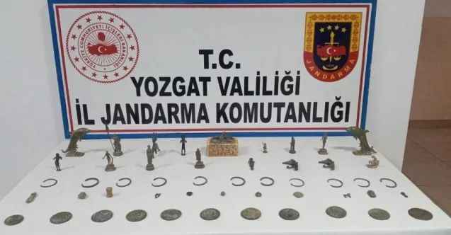 Durdurulan araçtan kaçak tarih çıktı, 4 kişi tutuklandı