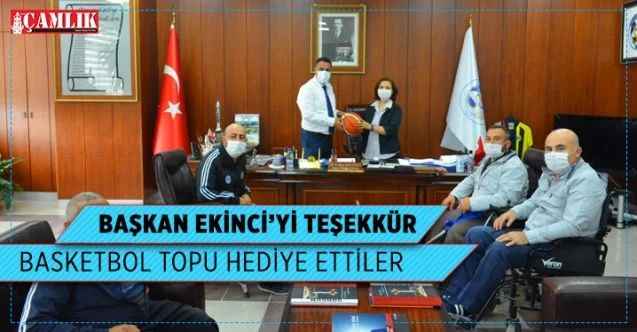 Sorgun Engelliler Umut Spor Kulübü dernek yöneticileri Belediye Başkanı M. Erkut Ekinci’yi makamında ziyaret etti
