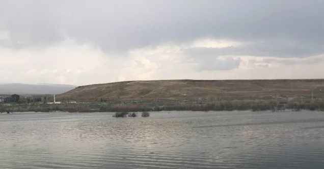 Kars’ta baraj kapakların açılınca su seviyesi 30 metre düştü