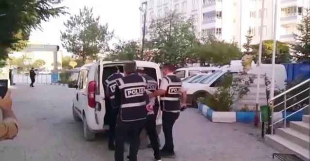 Sahte altın bozdurmak isterken suçüstü yakalandı