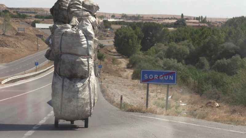 Kağıttan ekmeğini kazanan Baba Oğulun yolculuğu