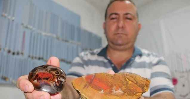 Dağlardan topladığı taş parçalarını göz alıcı güzelliğe dönüştürüyor