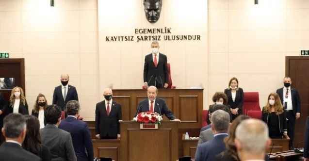 Ersin Tatar, yemin ederek göreve başladı