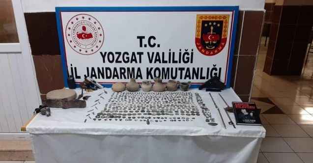 Tarihi eserlerin yanında bir de kılavuz ele geçirildi