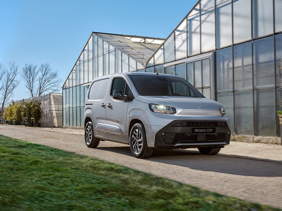 Toyota Fiyat Listesi Kasım 2024 (8)
