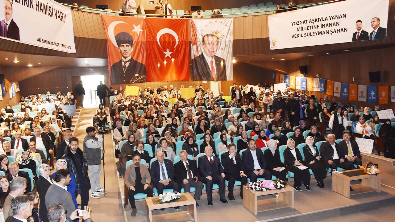 Ak Parti̇ Kadin Kollari (9)