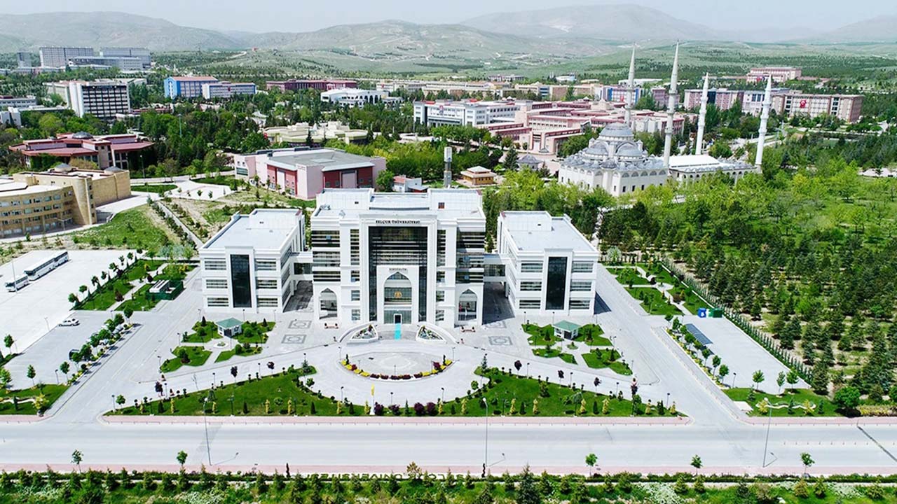 Selçuk Üni