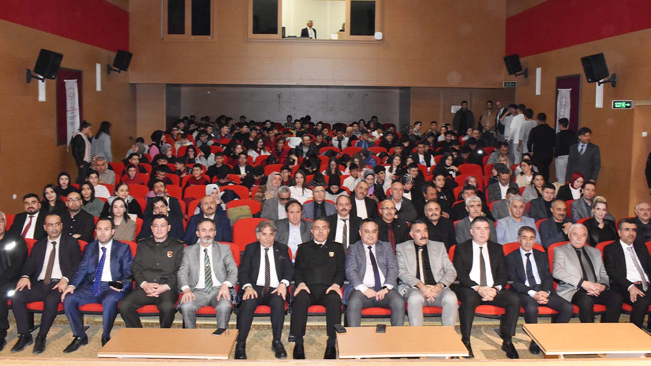 12 Mart İsti̇klal Marşi (7)