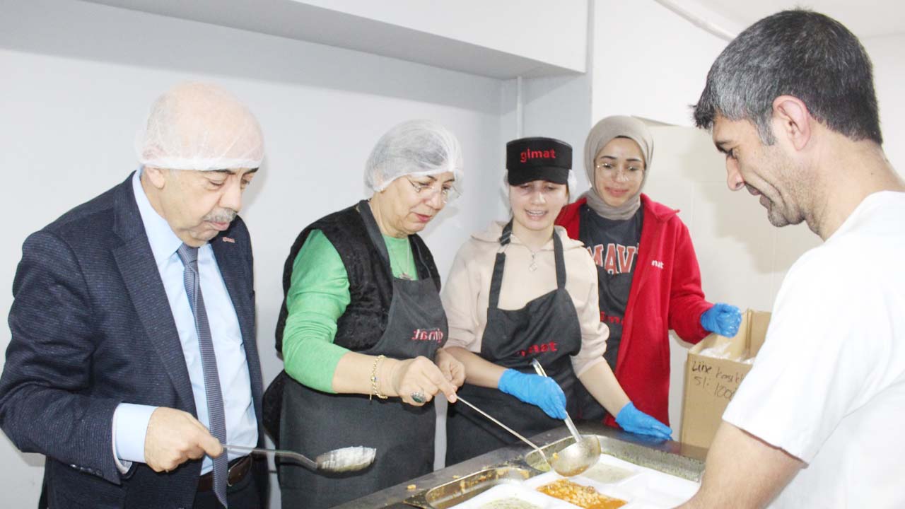 Gimat Vakıf Sofrası Zafer Bey Ablası (4)