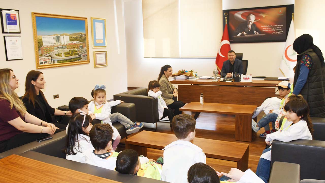 Küçük Eller (1)