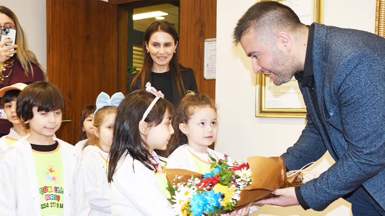Küçük Eller (2)