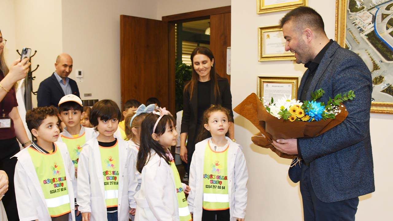 Küçük Eller (4)
