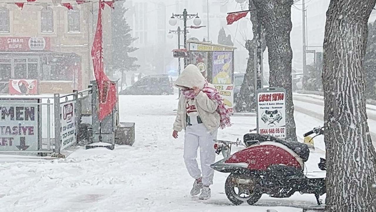 Mart Kapıdan Baktırdı (6)
