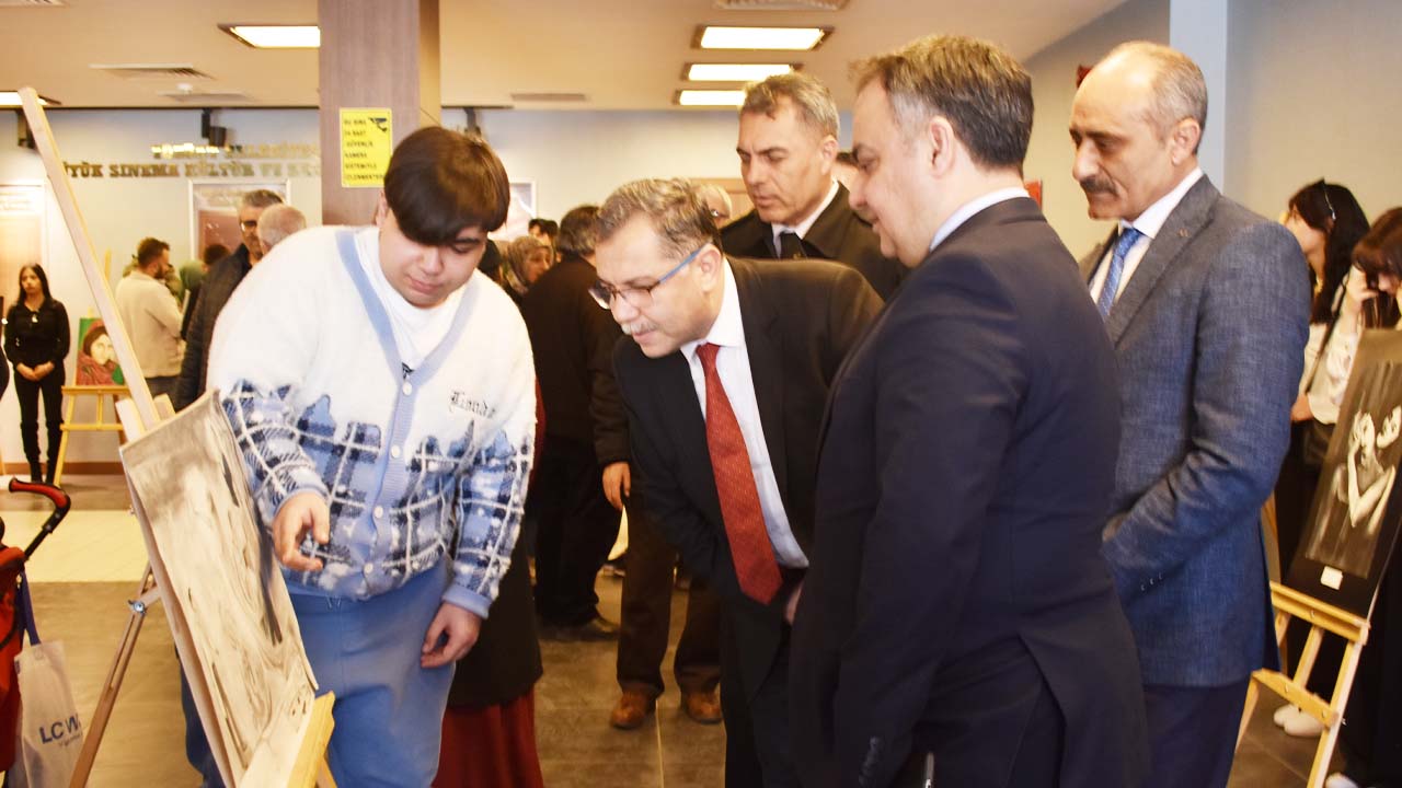 Nida Tüfekçi Sergi (1)