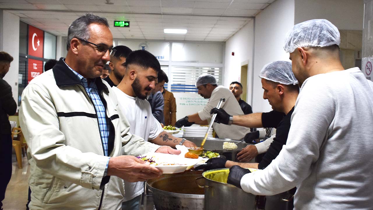 Ülkü Ocakları Iftar (2)