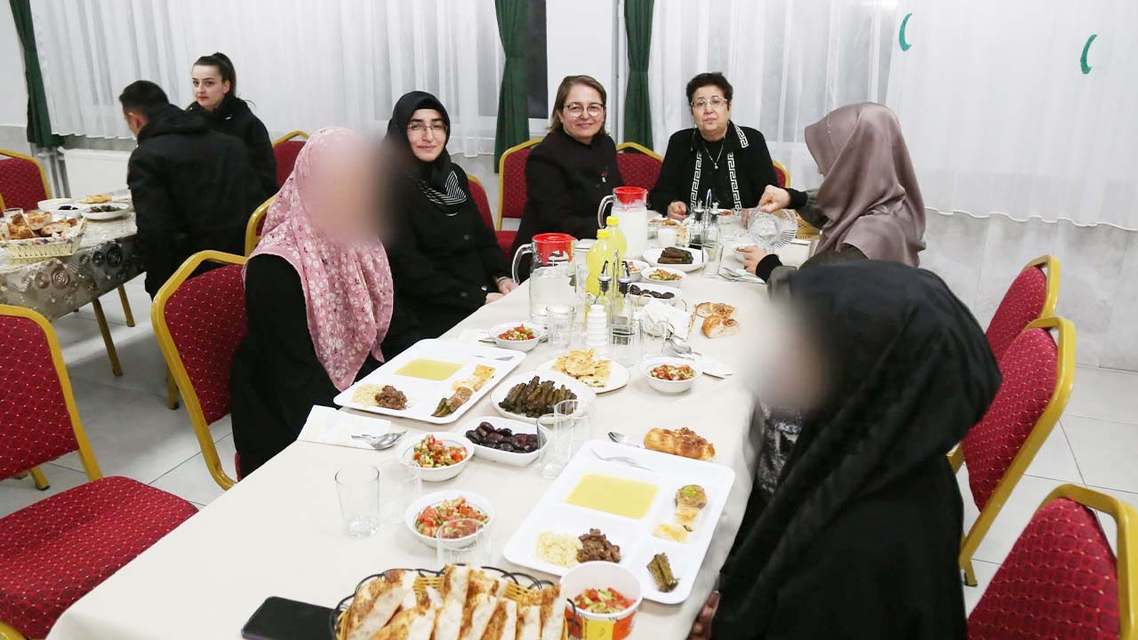 Yatılı Kuran Kursu Iftar (4)