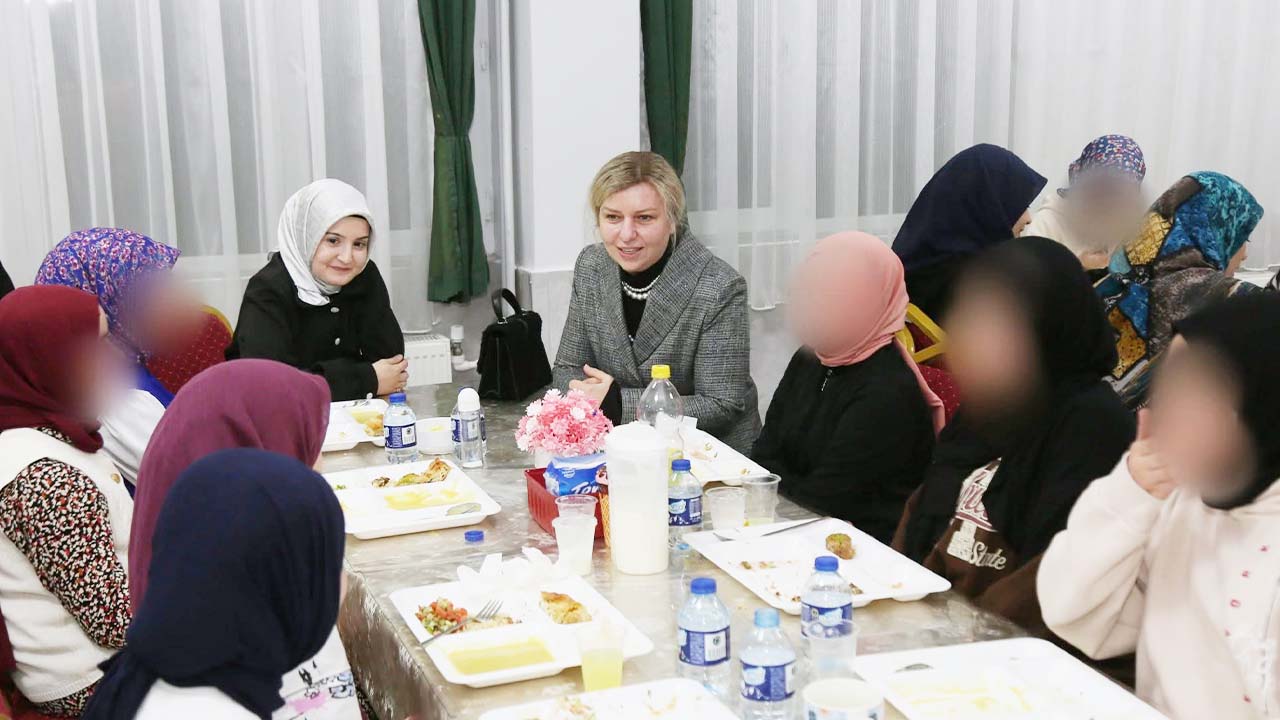 Yatılı Kuran Kursu Iftar (6)