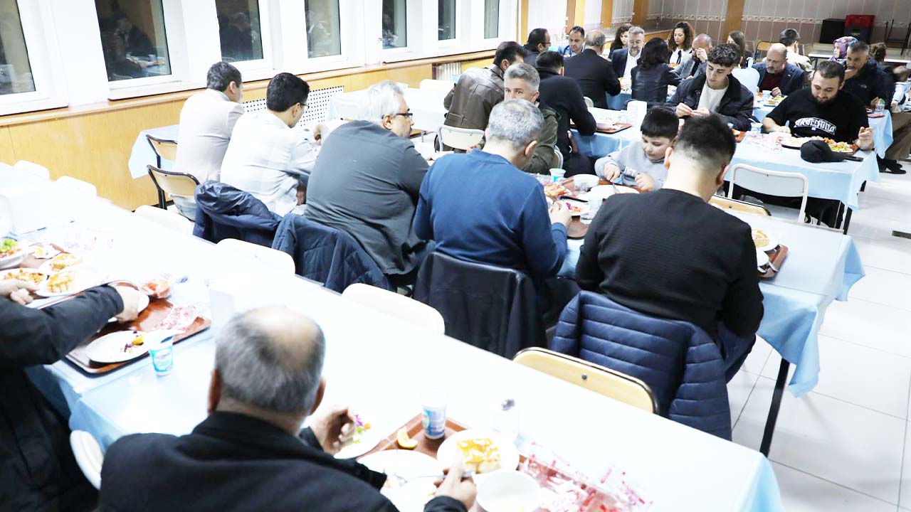 Yobü Meslek Yüksekokulu Iftar (1)
