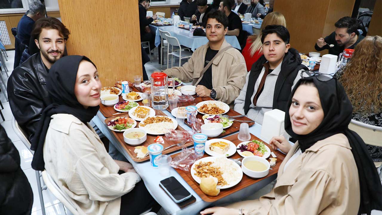 Yobü Meslek Yüksekokulu Iftar (3)