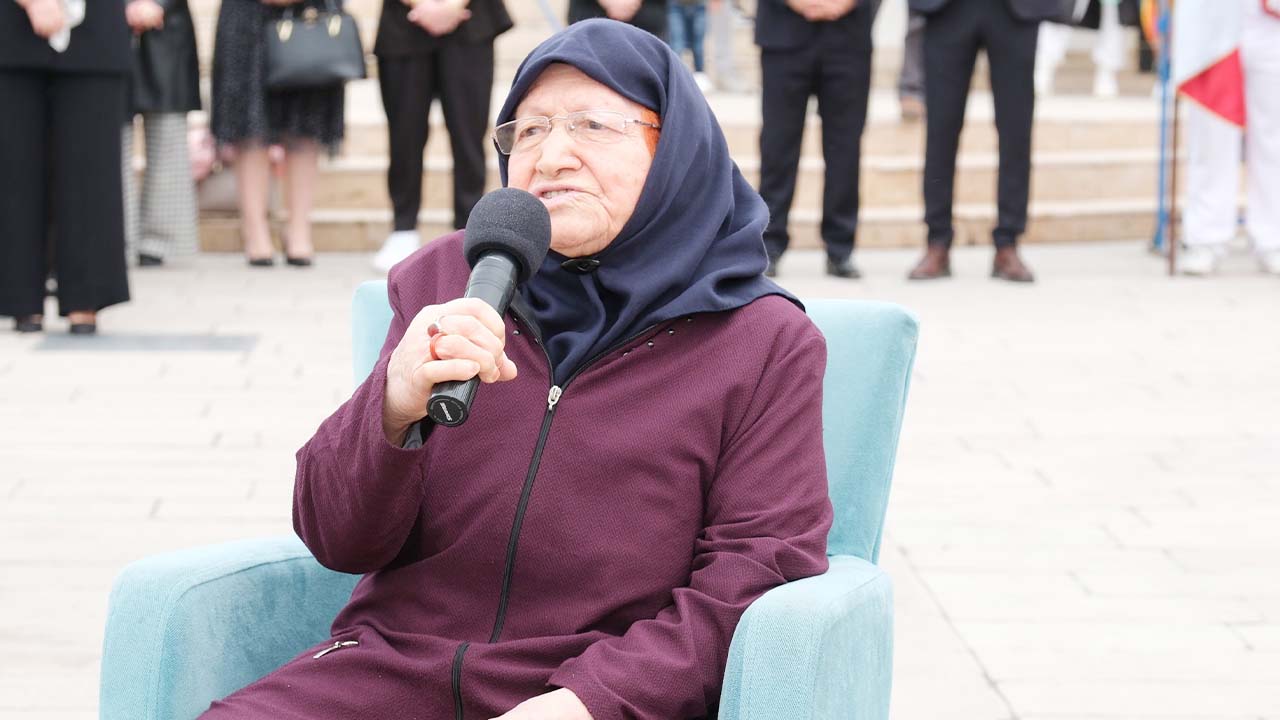 76 Yıl Sonra Aynı Şiir (1)