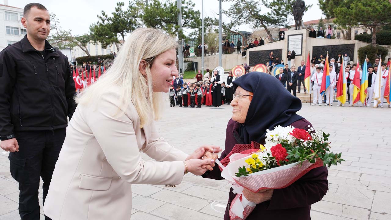 76 Yıl Sonra Aynı Şiir (3)