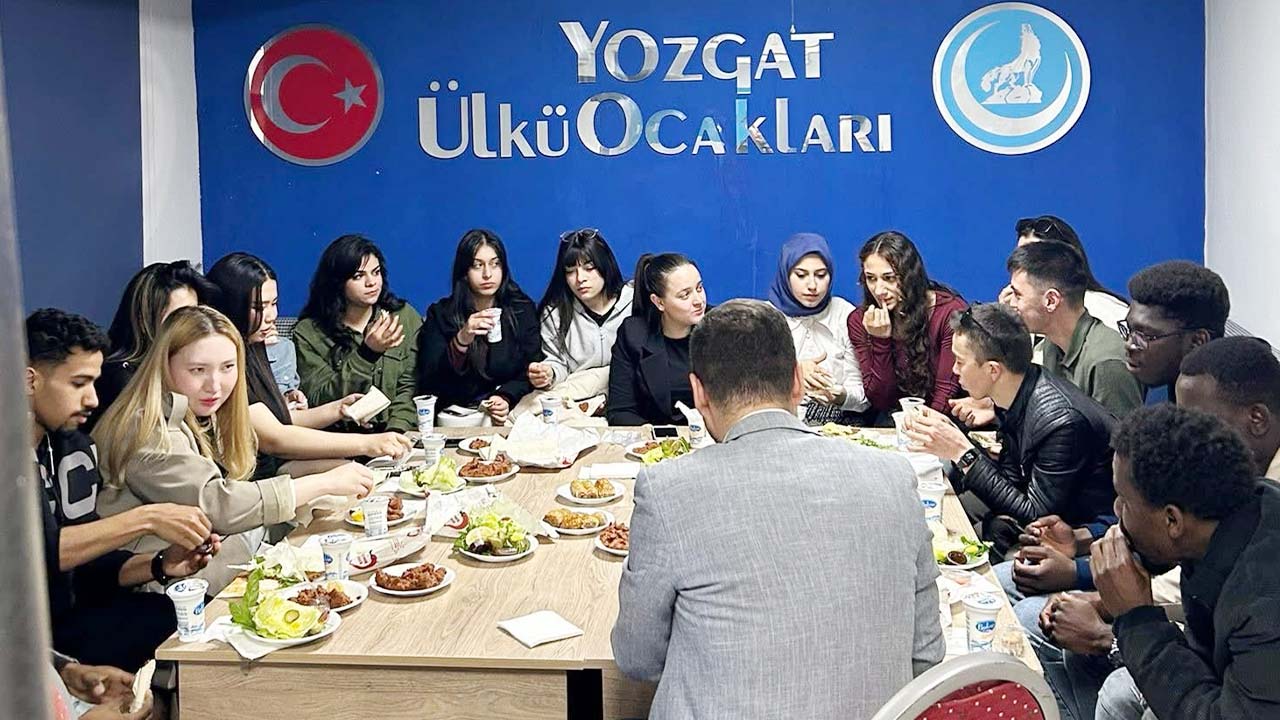 Ülkü Ocakları Yabancı (1)
