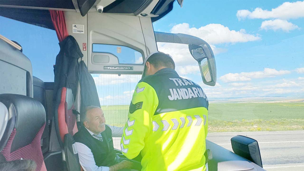 Jandarma Otobüs Denetim (1)