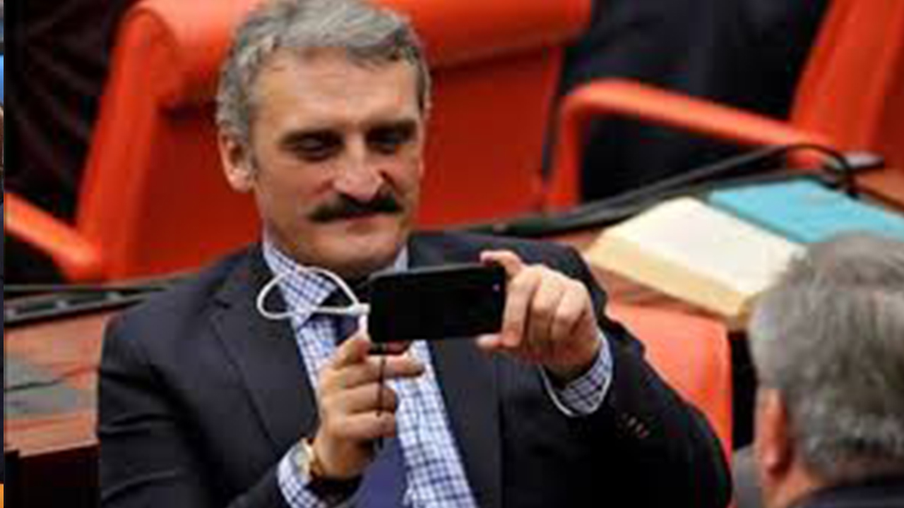 Ahmet Hamdi̇ (2)