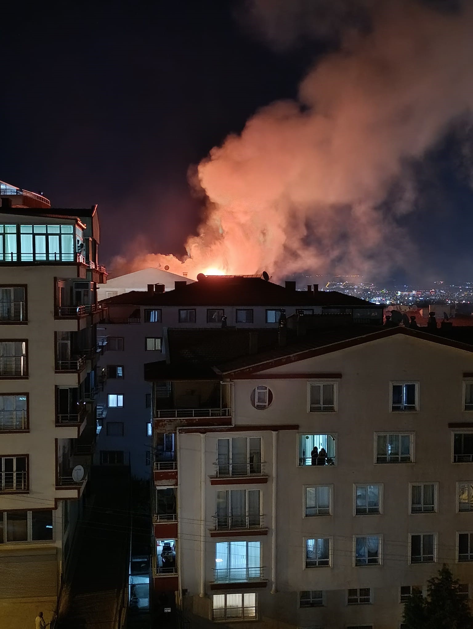 Çatı Yangını (2)