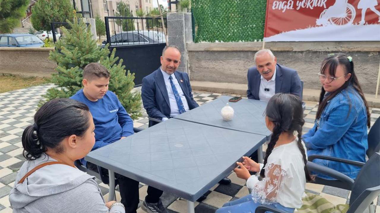 Engelsi̇z Cafe İha (1)