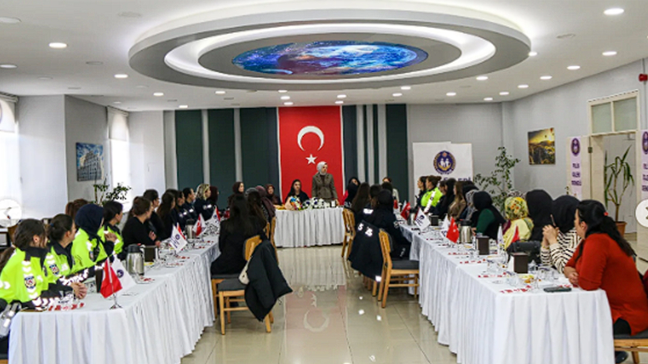 Polis Eşleri Derneği (3)