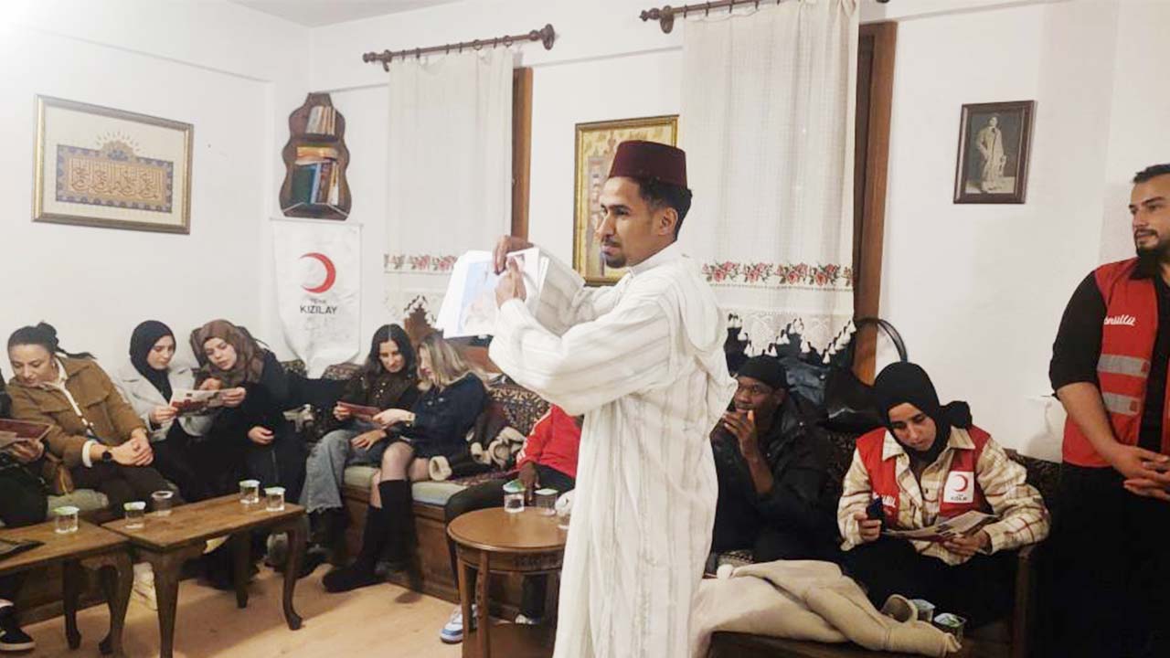 Afrikalı Öğrenciler Halay (4)