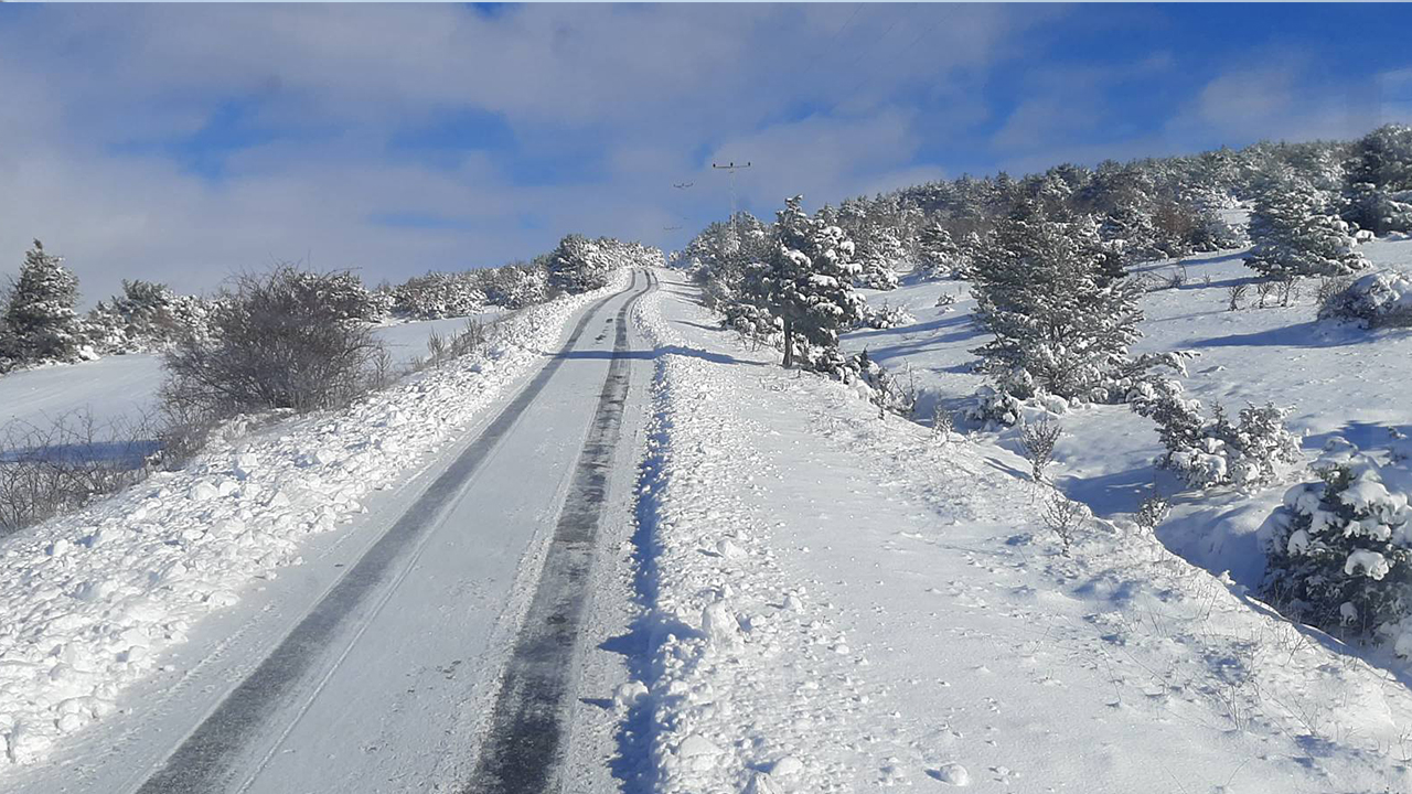 Yozgat'ta Kar Yağişi Başladi (4)