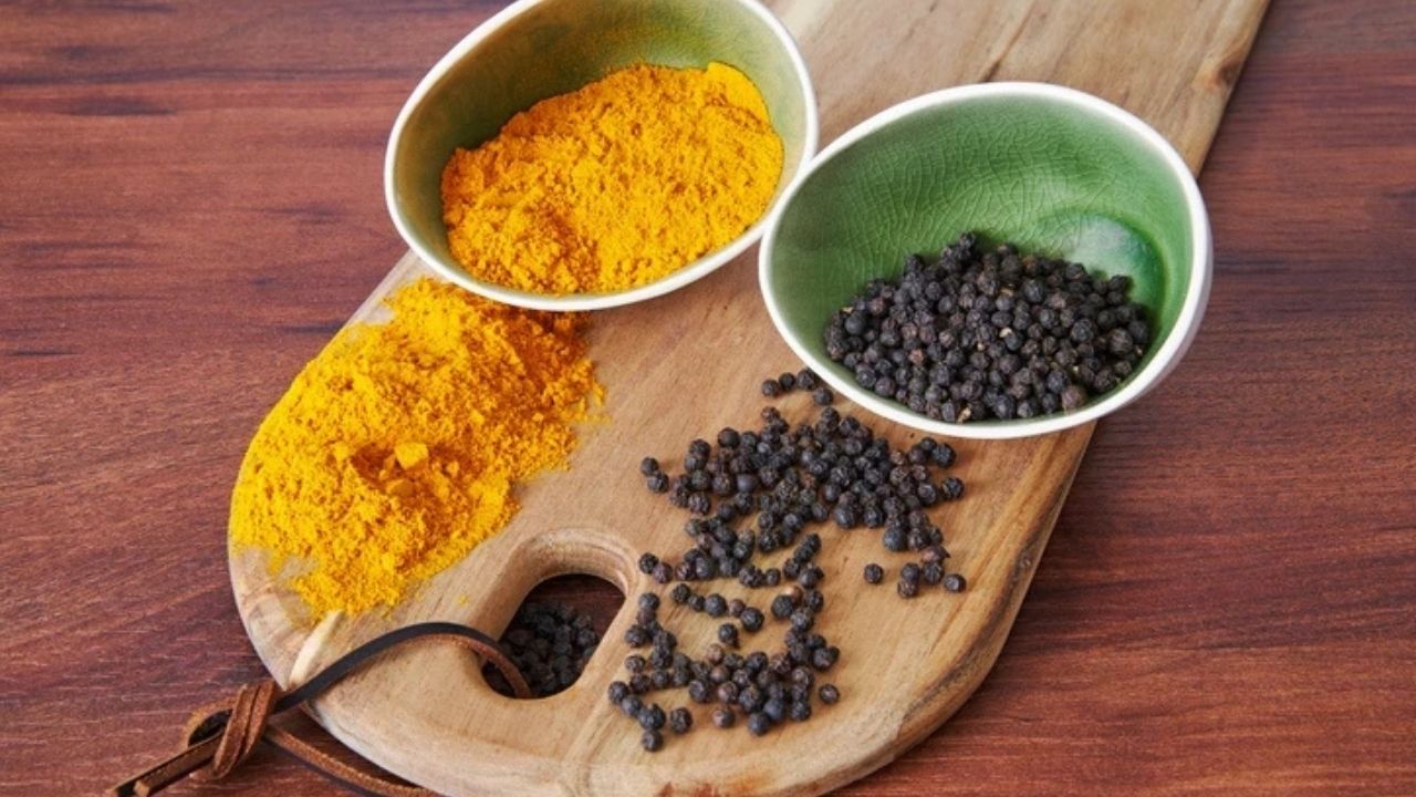 Zerdeçal Ve Karabiberi Birlikte Tüketin-1