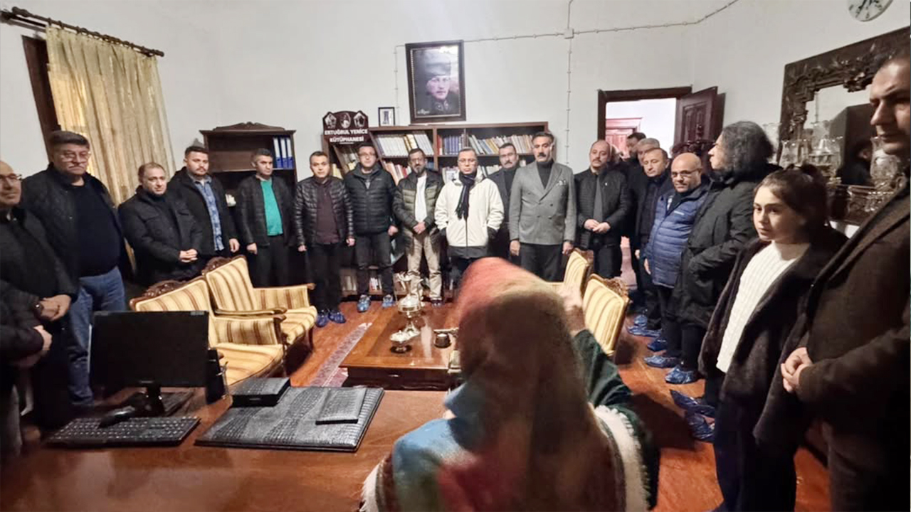 Kriz Liderliği Için Bir Aradalar! (1)