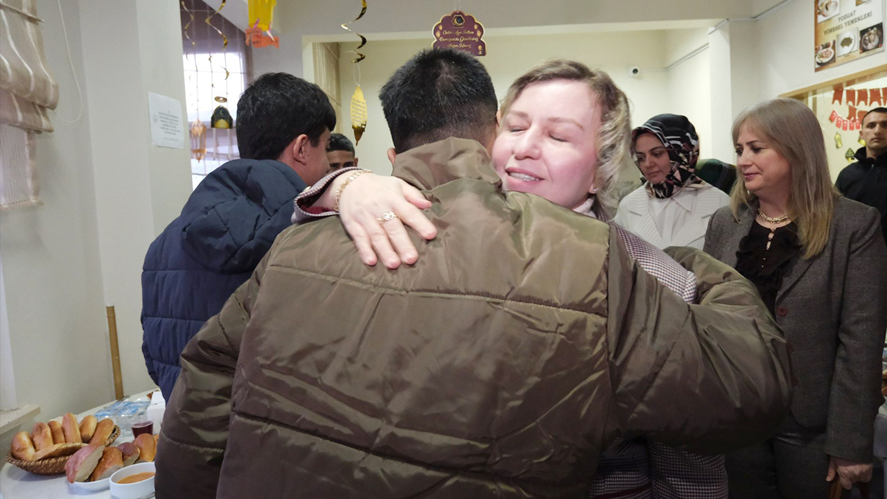 Sevgi Dolu Iftar (2)