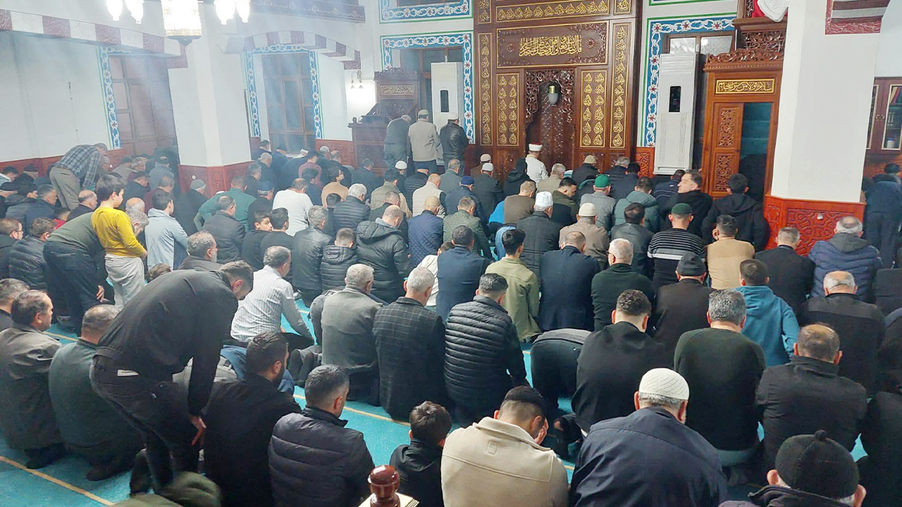 Yozgat’ta Kadir Gecesi Nur Oldu Yağdı (3)