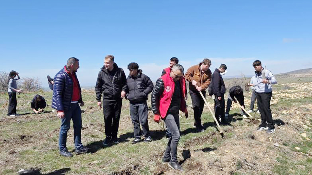 Gençler Ağaç Dikti (3)