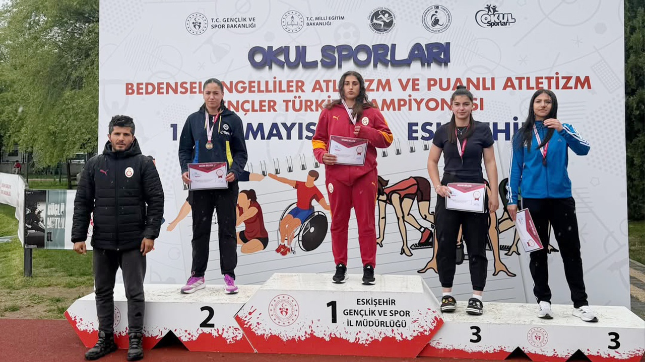 Iki Madalya Birden Kazandı (2)